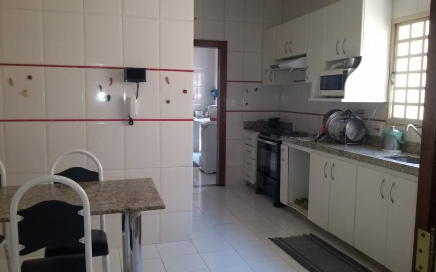 CASA B:RECANTO DA SERRA – REF.: 182